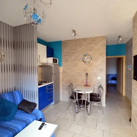 Apartment Tonci & Dana *